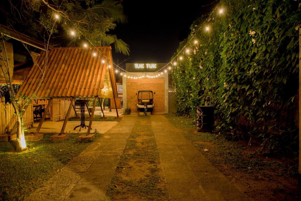 Tuk Tuk Boutique Hotel Negombo Exterior photo